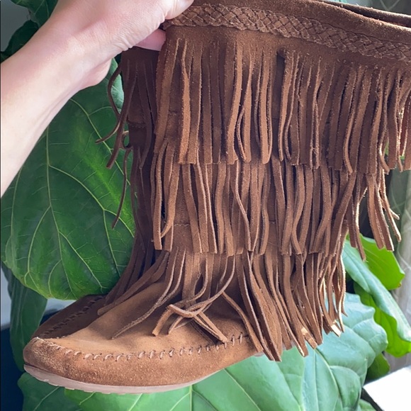 Minnetonka Calf Hi 3-Layer Fringe Boot - Picture 2 of 4